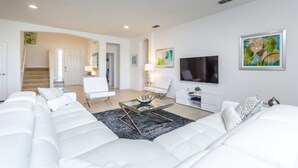 House, Multiple Beds | Living area | Flat-screen TV - Solterra Exec Villas- 6160boa (Davenport)