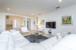 House, Multiple Beds | Living area | Flat-screen TV - Solterra Exec Villas- 6160boa (Davenport)