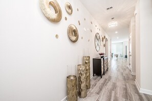 Talo, 6 makuuhuonetta | Käytävä