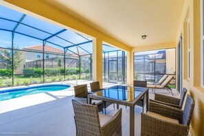 Casa, 5 habitaciones | Alberca techada | Alberca al aire libre 