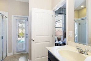 House, 5 Bedrooms | Bathroom - Solterra Home 4324 (Davenport)
