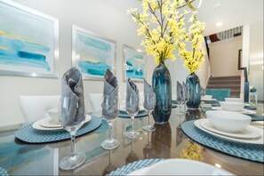 House, Multiple Beds | In-room dining