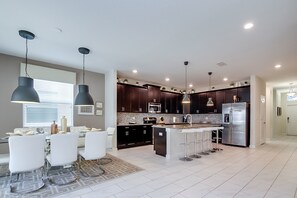 House, 6 Bedrooms | Interior