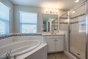 House, 6 Bedrooms | Bathroom