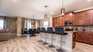 Ferienhaus, 6 Schlafzimmer | Essbereich im Zimmer