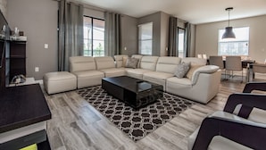 House, 6 Bedrooms - Solterra Exec Villas- 5476sc (Davenport)