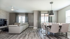 House, 6 Bedrooms | Living area - Solterra Exec Villas- 5476sc (Davenport)