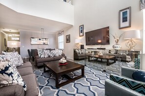 House, 5 Bedrooms | Living area