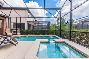 House, 5 Bedrooms | Indoor spa tub