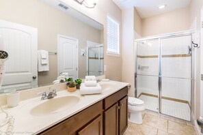 House, 5 Bedrooms | Bathroom - Solterra Exec Villas- 4167oaktree (Davenport)