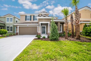 House, 5 Bedrooms | Front of property