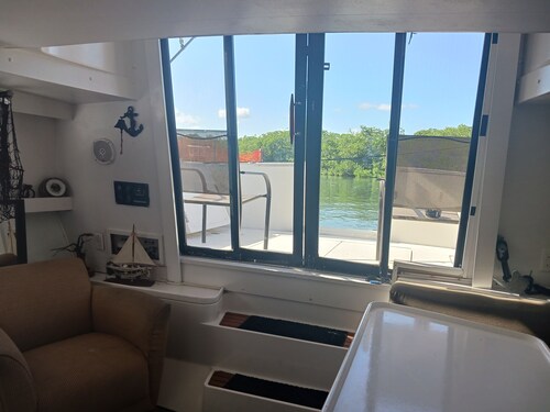 UNIQUE AND BEAUTIFUL "BONNE-VIE at SEA"<br>