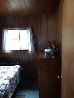 Basic Cabin, 2 Double Beds, Lake View