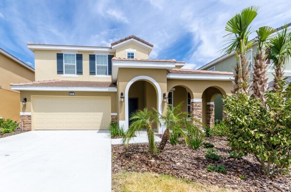 House, 5 Bedrooms | Property grounds