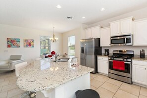 House, 6 Bedrooms | Private kitchen