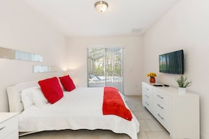 Room - Solterra Home 4336 (Davenport)