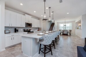 House, Multiple Beds | In-room dining