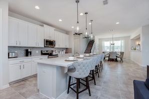 House, Multiple Beds | In-room dining