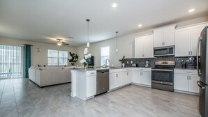 House, Multiple Beds | Private kitchen - Champions Gate Exec Villas- 1675mvd (Davenport)