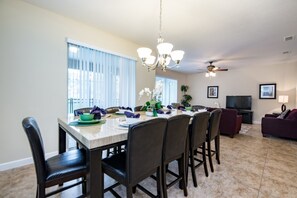 6 bedrooms, iron/ironing board, free WiFi - Paradise Palms Exec Villas- 8870cpr (Kissimmee)