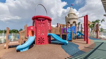 Children’s play area – outdoor