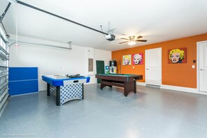 House, 6 Bedrooms | Games room