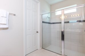 House, Multiple Beds | Bathroom shower - Solara Resort Exec Villas- 9031srl (Kissimmee)