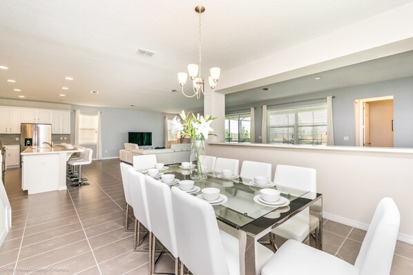 House, Multiple Beds | In-room dining