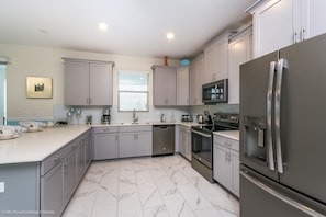 House, 6 Bedrooms | Private kitchen