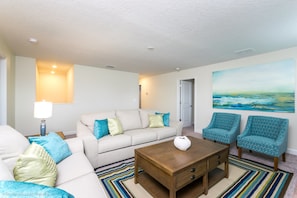 House, 6 Bedrooms | Living area