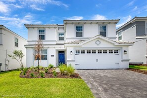 House, 6 Bedrooms | Front of property