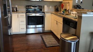 Townhome, 4 Bedrooms | Private kitchen | Dishwasher