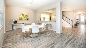 House, Multiple Beds | In-room dining