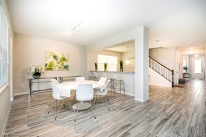 House, Multiple Beds | In-room dining - Solara Resort Exec Villas- 9029srl (Kissimmee)