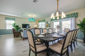 House, Multiple Beds | In-room dining