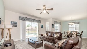 Maison, 6 chambres | Coin séjour