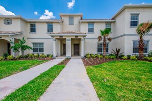 Townhome, 4 Bedrooms | Front of property