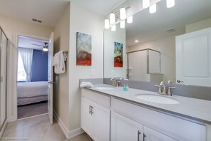 House, Multiple Beds | Bathroom