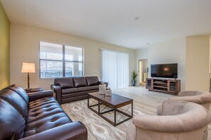 独立别墅, 4 间卧室 | 起居区 | 平板电视、桌上足球