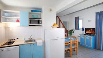 Réfrigérateur, micro-ondes, plaque de cuisson, lave-vaisselle