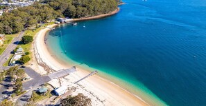 Beach nearby - Rubys Retreat, 44 Achilles Street - pet friendly, aircon, wifi & boat parking (Nelson Bay)