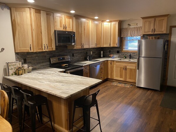 Refrigerador, microondas, horno y parrilla de estufa 