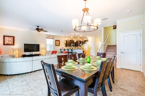 House, Multiple Beds | In-room dining