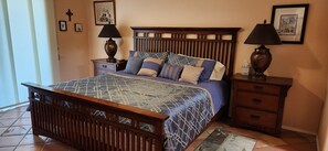 2 habitaciones, escritorio, tabla de planchar con plancha y wifi gratis 