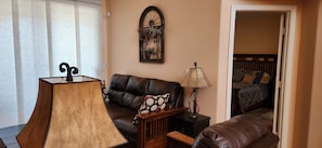 Smart TV, fireplace, books, stereo