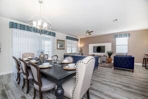 House, Multiple Beds | In-room dining