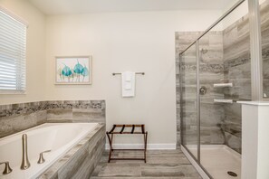 Casa, varias camas | Baño
