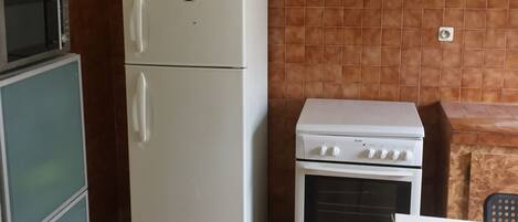 Microwave, coffee/tea maker, toaster, cookware/dishes/utensils