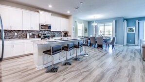 Ferienhaus, 6 Schlafzimmer | Essbereich im Zimmer