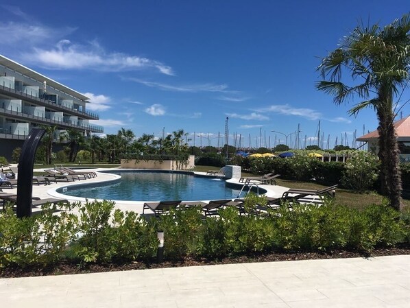 Pool - Stylish maritime apartment three-sided terrace dream in the nature reserve (Aprilia Marittima)
